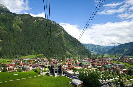 Vue sur Mayrhofen et la vallée de Zillertal